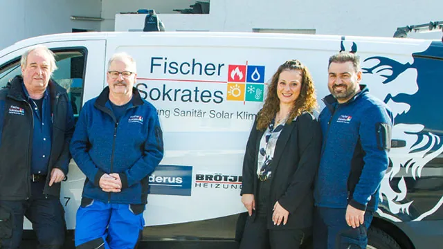 Neue Service- und Kundendienstfahrzeuge vor dem Einsatz